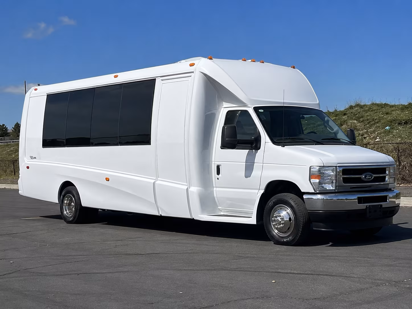Santa Clarita Birthday, Sweet 16, & Quinceañera Transportation party bus exterior