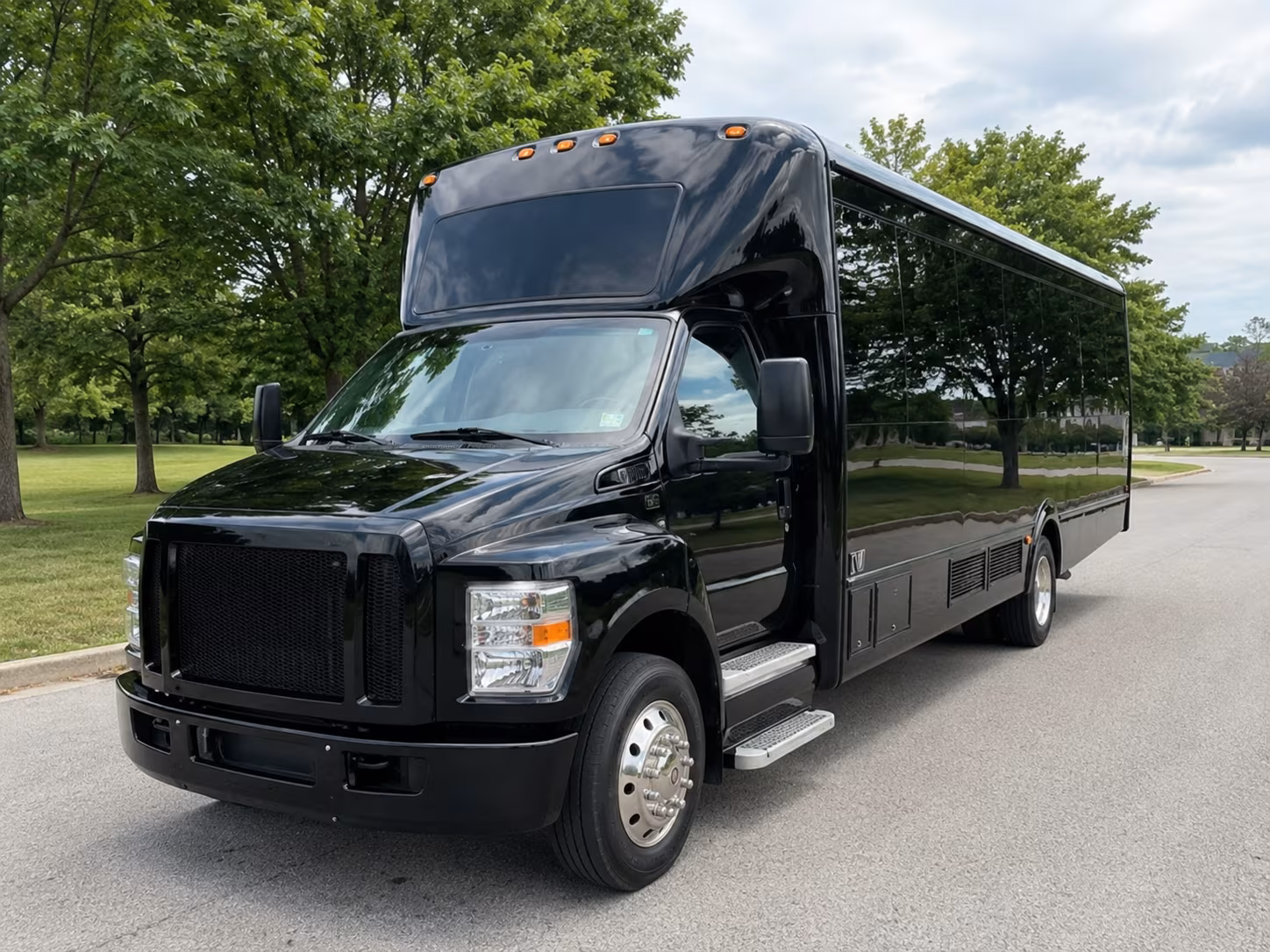 Santa Clarita Birthday, Sweet 16, & Quinceañera Transportation party bus exterior