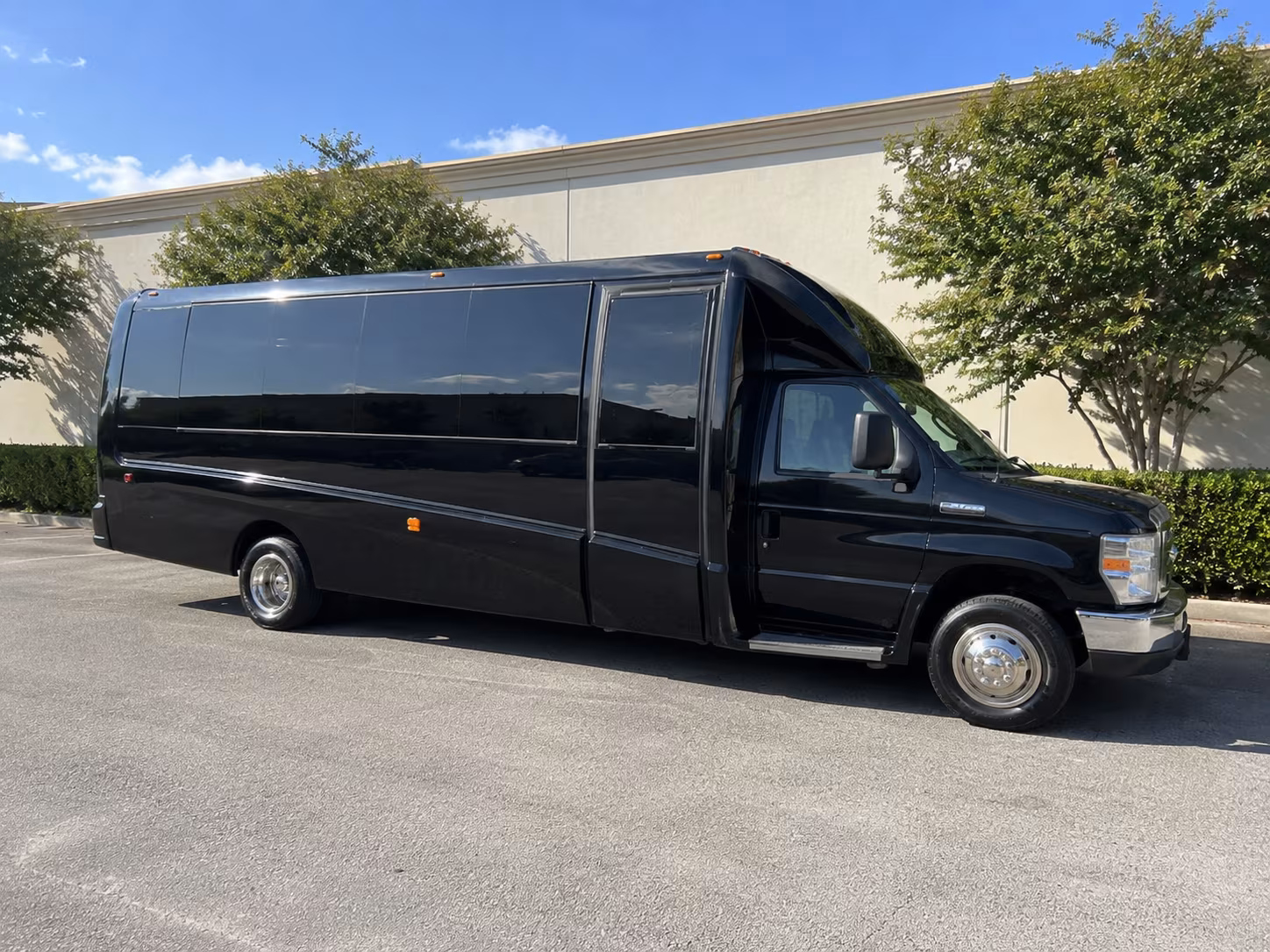Santa Clarita Winery Tour & Pub Crawl Transportation party bus exterior
